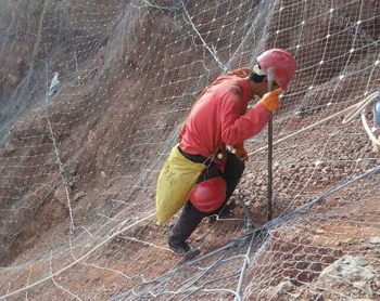 主動(dòng)防護(hù)網(wǎng)施工現(xiàn)場(chǎng)